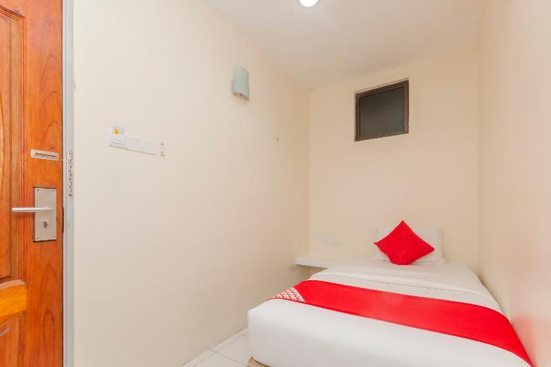 Oyo 1010 Skudai Hotel Exterior foto